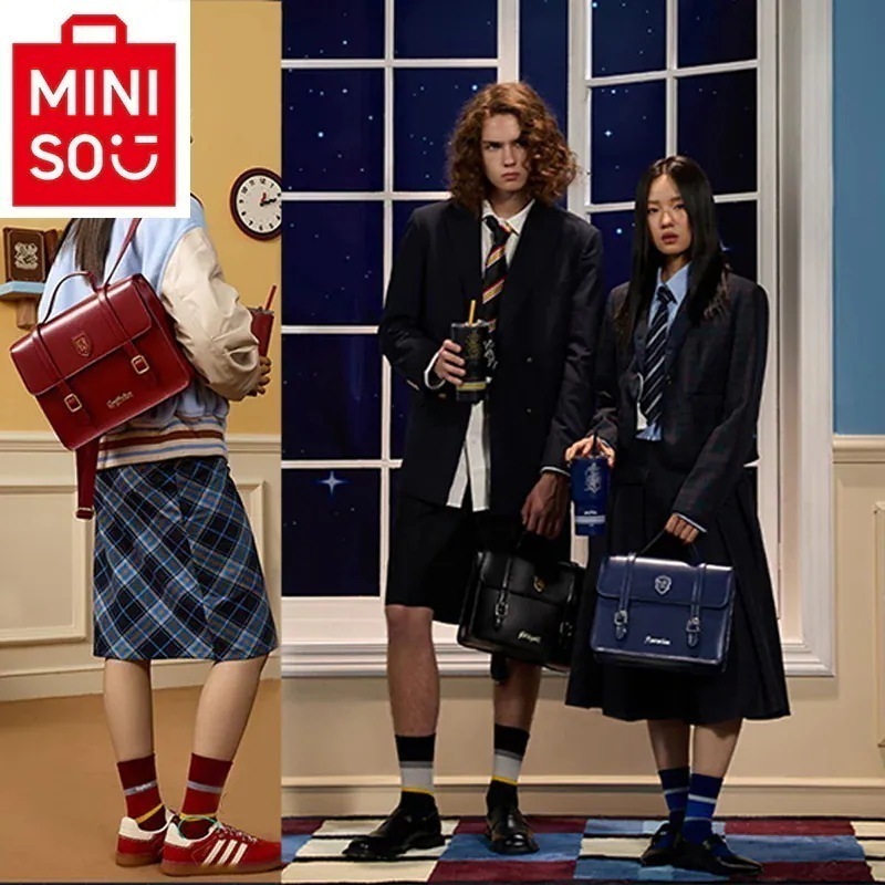 【2024新11月新作】m i n i s o名創優品 正規品保証 連合 ハリー・ポッターシリーズのカレッジバックパックレザーバッグ英国スタイルのバックパックパーソナライズされたスクールバ