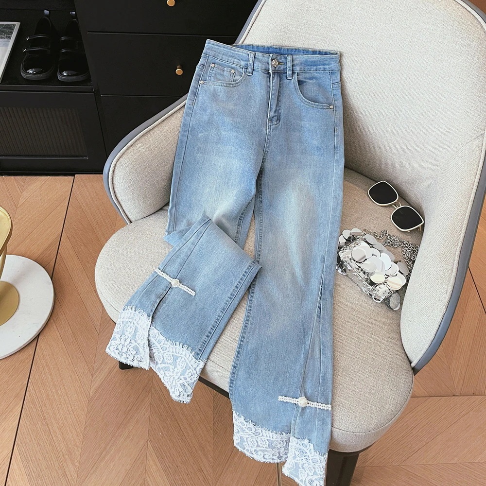 セクシーなレーススプライシングパールバックルスリットハイウエストストレートレッグわずかフレア9ポイントデニムパンツ女性用夏
