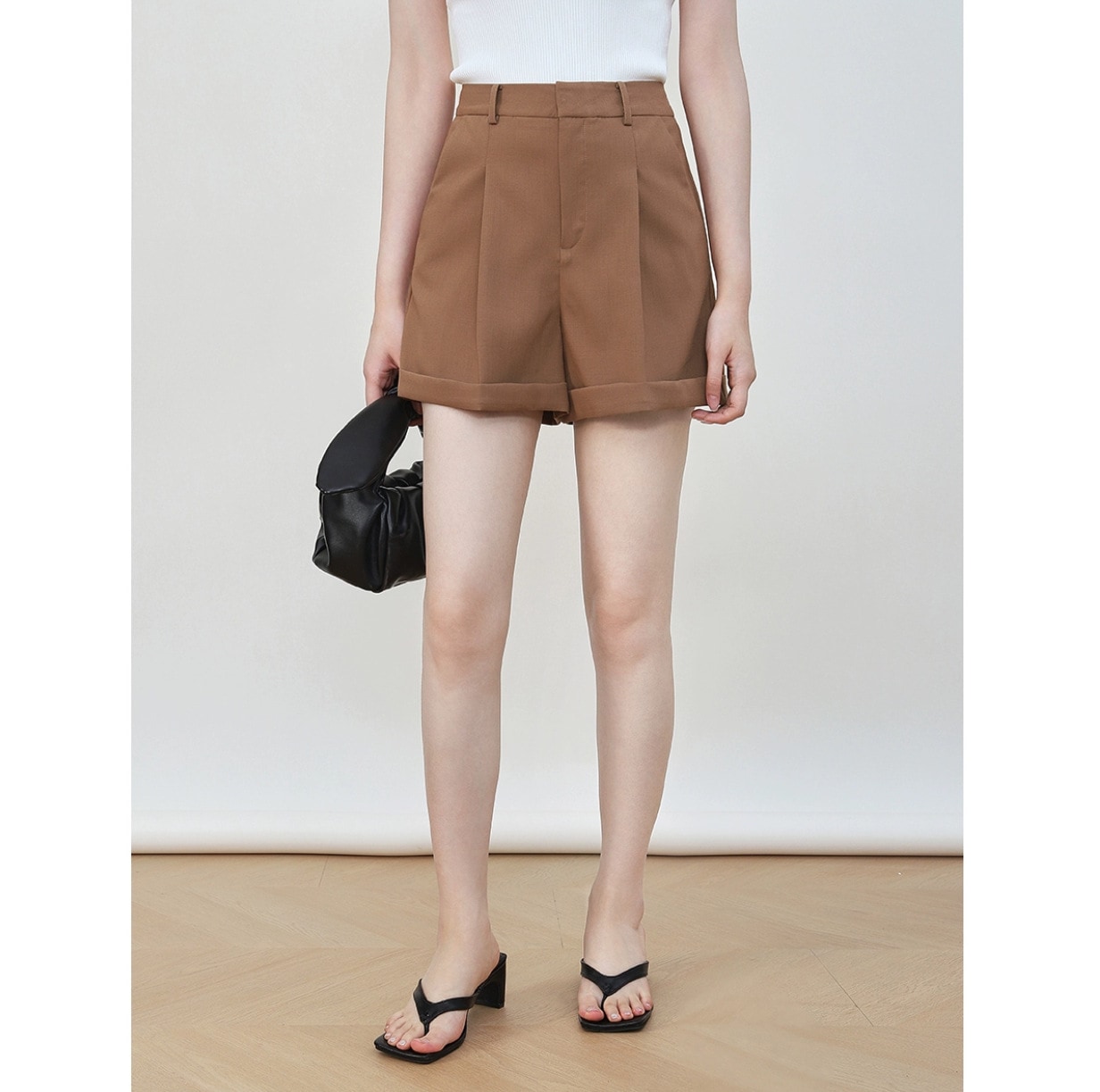 A字ブレザーショートパンツ女脚口めくりロールサイド夏カジュアルショートパンツ痩せ見え通勤ホワイトカラーにハイウエスト