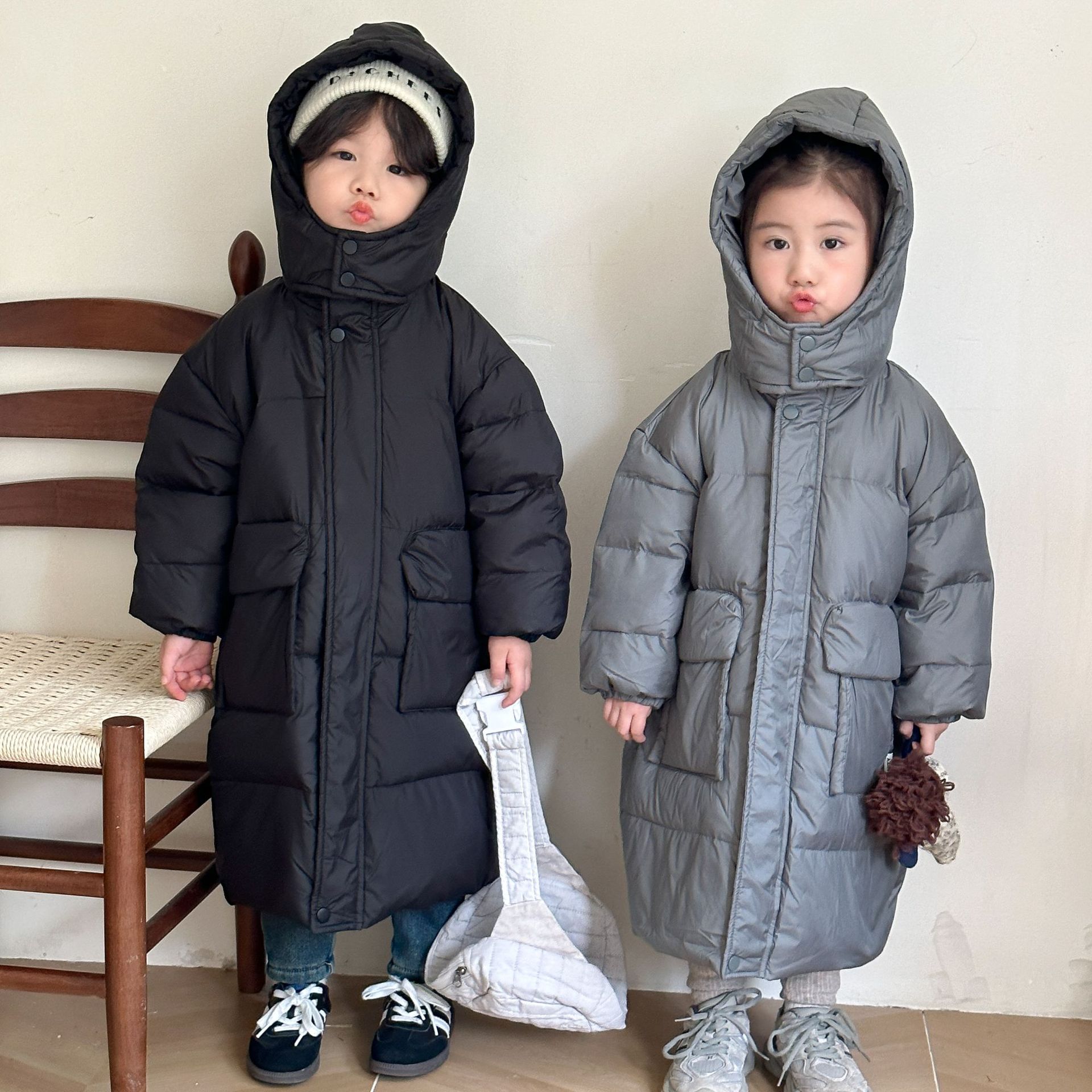 子供用ダウンジャケット中長期膝越し韓国版男女子供厚手保温連帽ダウンジャケット白アヒルの綿毛