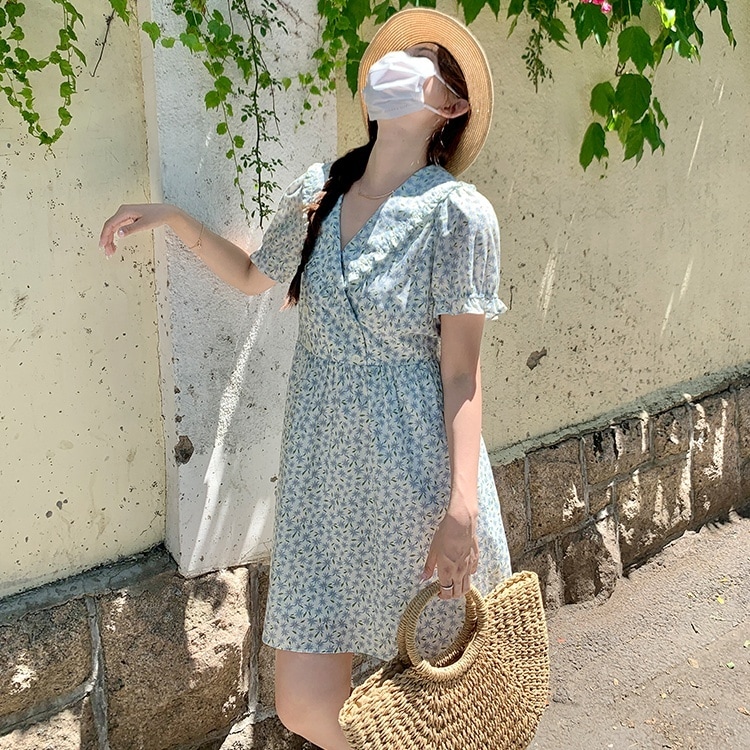 ワンピース ミニワンピース フレアワンピース ミニ丈 半袖 Vネック ウエストマーク フリル かわいい 大人可愛い きれいめ シンプル 上品 おしゃれ かっこいい レトロ こなれ感 個性的 主役級