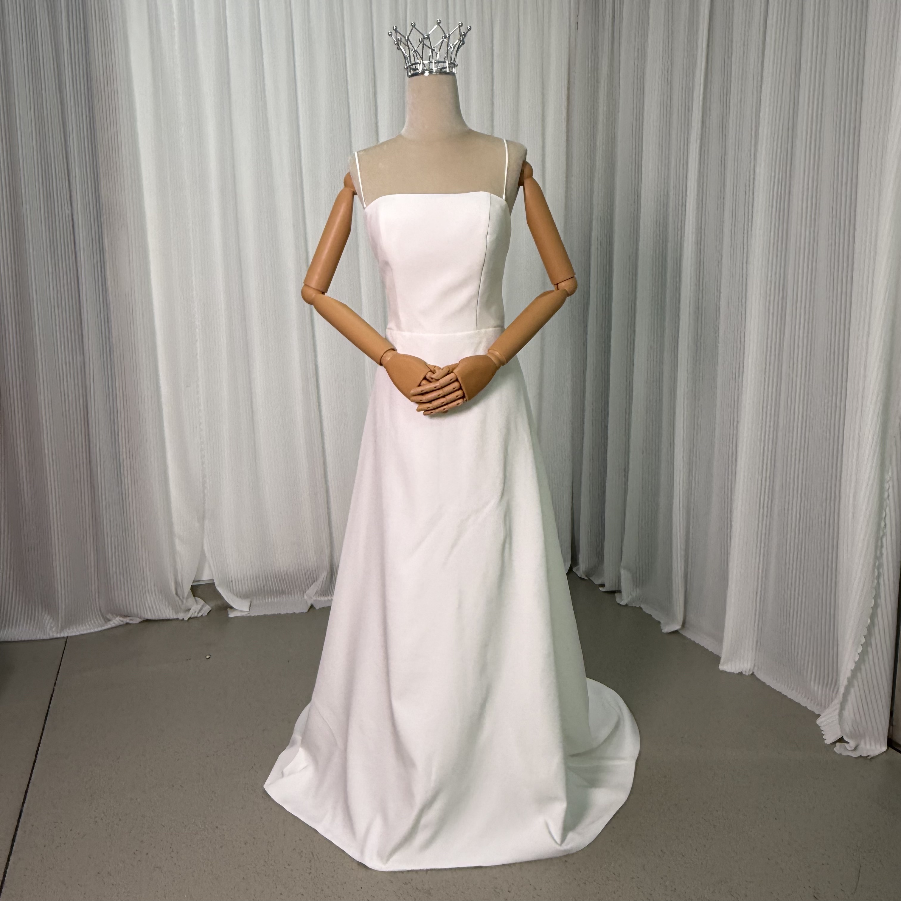 ウエディングドレス キャミソールプ 大人っぽい クレープ生地 細見えシルエット 結婚式