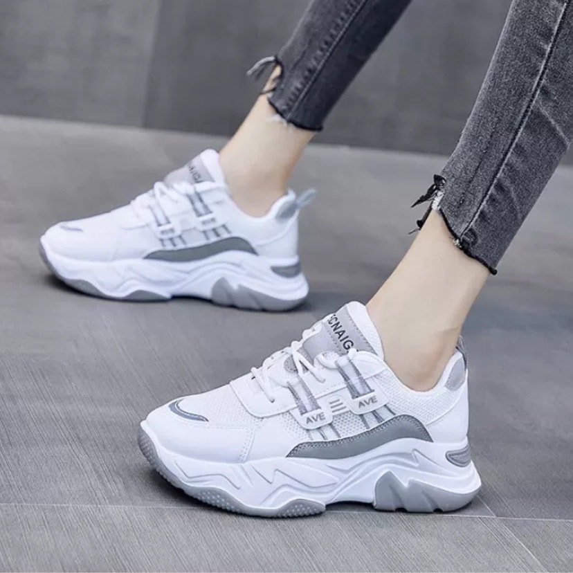 スニーカー レディースシューズ ダッドスニーカー 歩きやすい 履きやすい 走れる 疲れにくい 柔らかい かわいい 大人可愛い きれいめ 大人 上品 おしゃれ お洒落 ラブリー キュート ガーリー 大人
