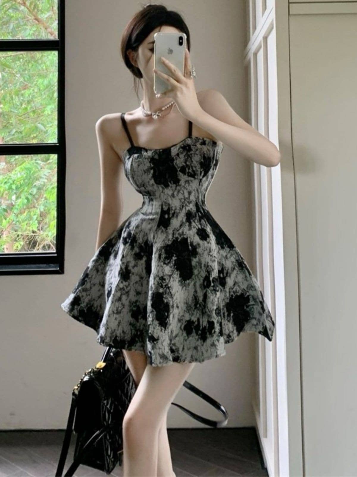 フランスの小柄な無地のセクシーなビスチェプリンセスドレス甘いスパイシーな優しいレトロなホルターふわふわドレス女性