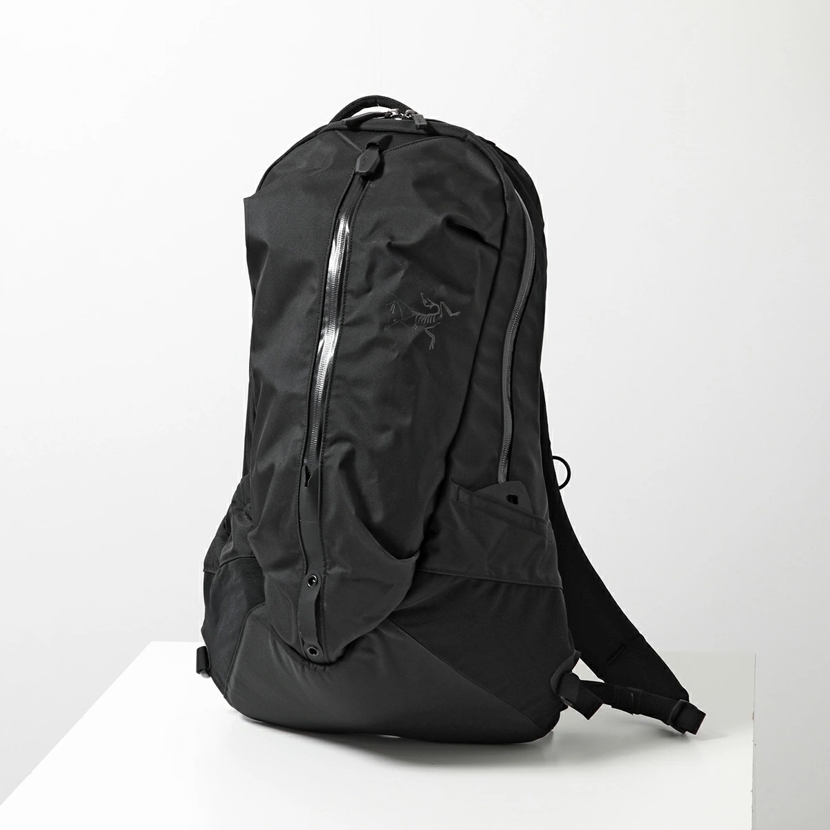 ARCTERYX アークテリクス バックパック Arro 22 Backpack アロー X000007473 メンズ レディース リュック デイバック ナイロン ロゴ 鞄 BLACKII