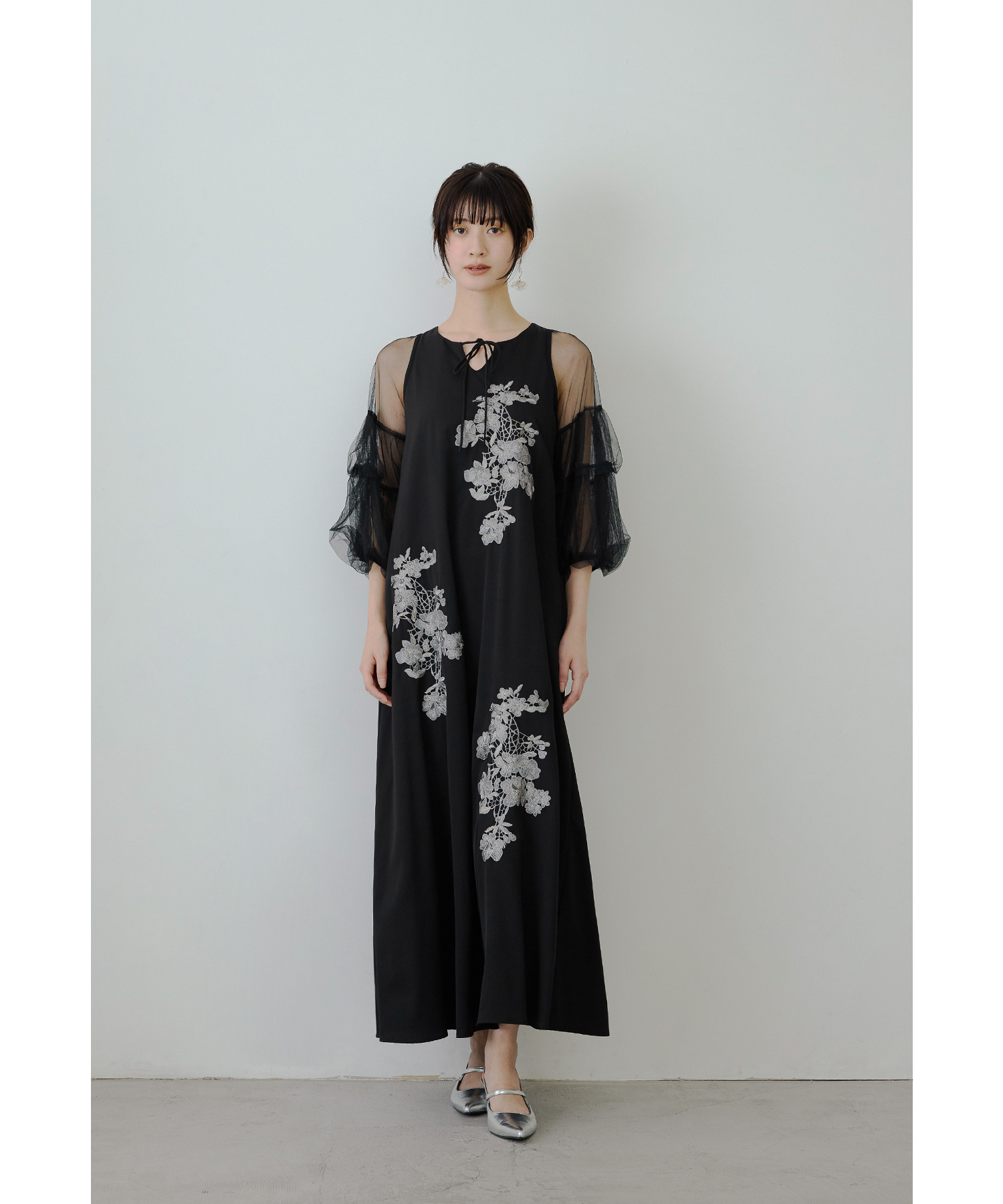 フラワー刺繍Aラインドレス パーティードレス 結婚式 花柄 チュール リボン ボリューム袖 七分袖 妊婦 マタニティ Aライン 体型カバー 二の腕カバー お呼ばれ パーティー 二次会 披露宴 謝恩会