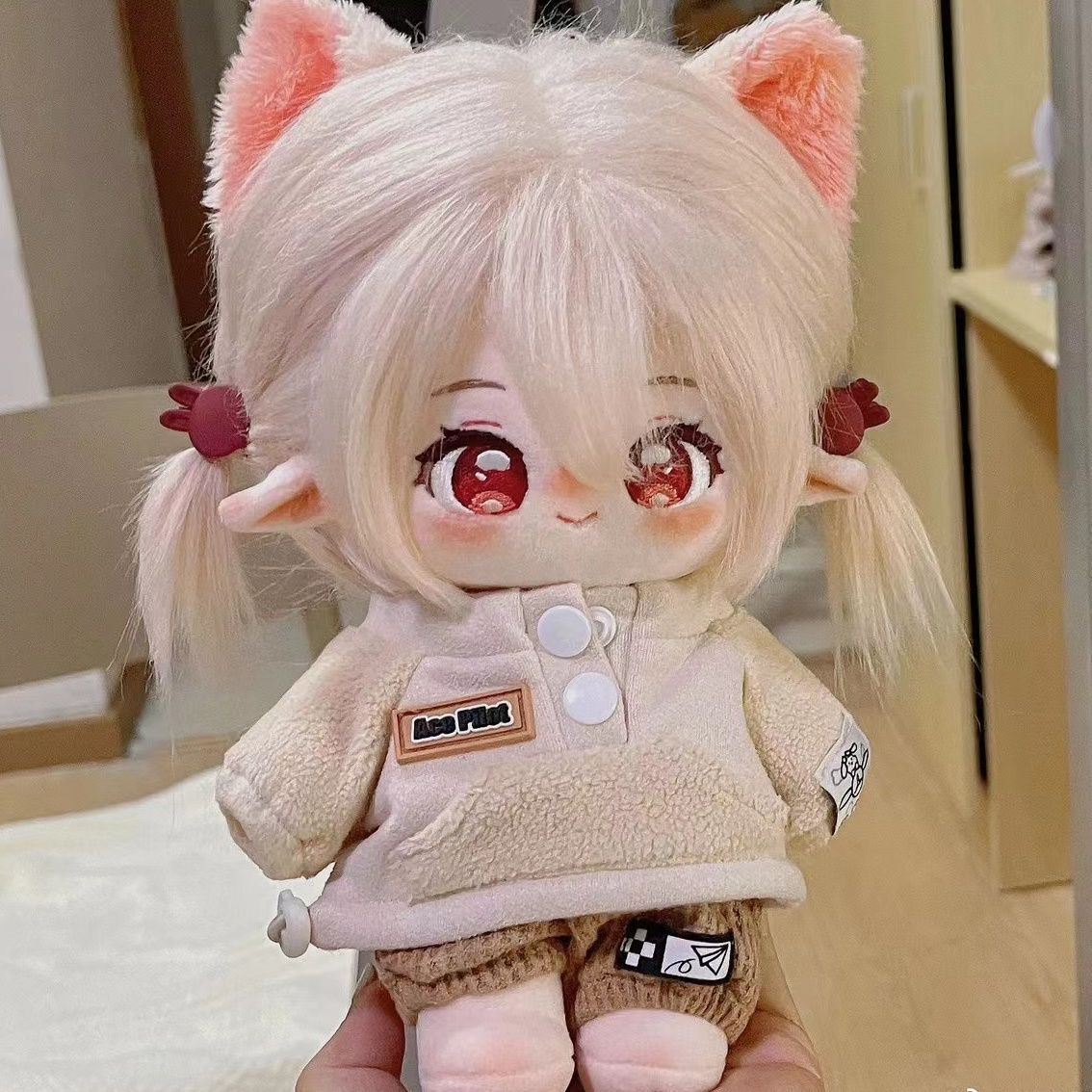 ケリの属性を持つ綿人形可愛らしい少女の二次元ぬいぐるみ女の子向けのかわいい外見