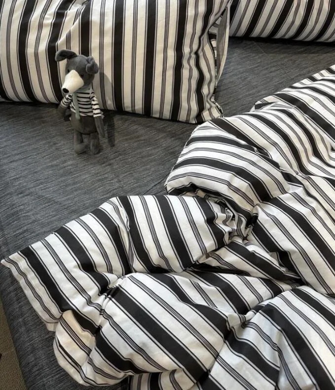 【2026 売れ中】味わい深い商品布団カバーセット 北欧風 ストライプ柄 黒白 レトロ ボックスシーツ/フラットシーツ シングル ダブル 通気性 柔らか 四季通用 3点セット 4点セット 掛け布団カバ 4,455円