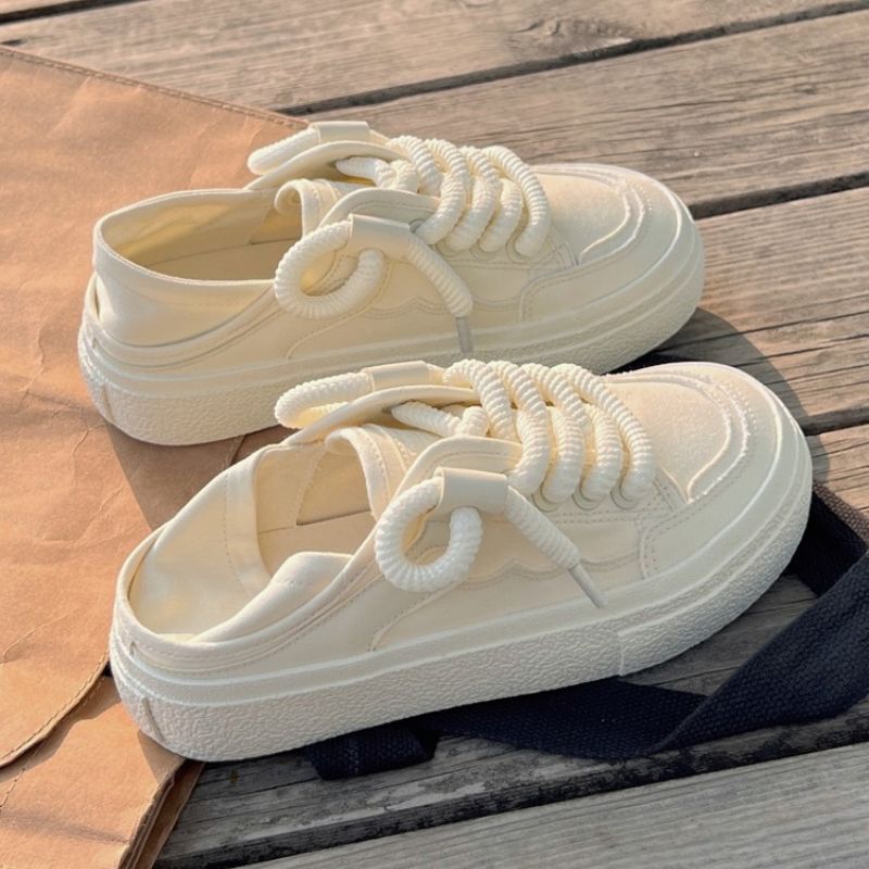 キャンバスシューズ二着怠惰な片足ハーフスリップ小さな白い靴女性用2024夏新作ニッチオリジナル厚底スニーカー