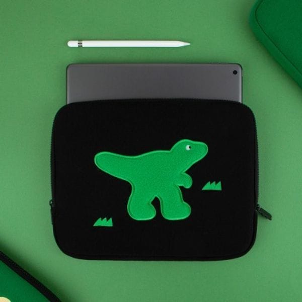 刺繍 ポケット ノートパソコンポーチ_冒険に必要な容器_13インチ