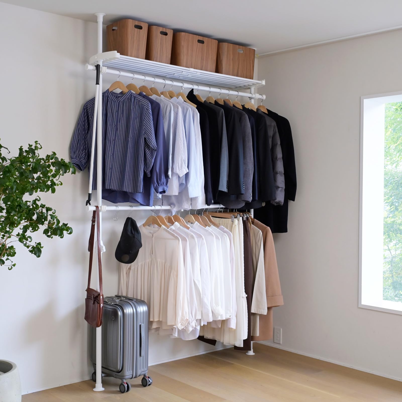 山善(YAMAZEN) 突っ張り ラック ポールハンガー ハンガーラック ダブル 棚付き 簡単設置 ワンタッチ突っ張り 縦横伸縮 幅103-160×奥行32×高さ190-260cm 収納棚 大容量 頑