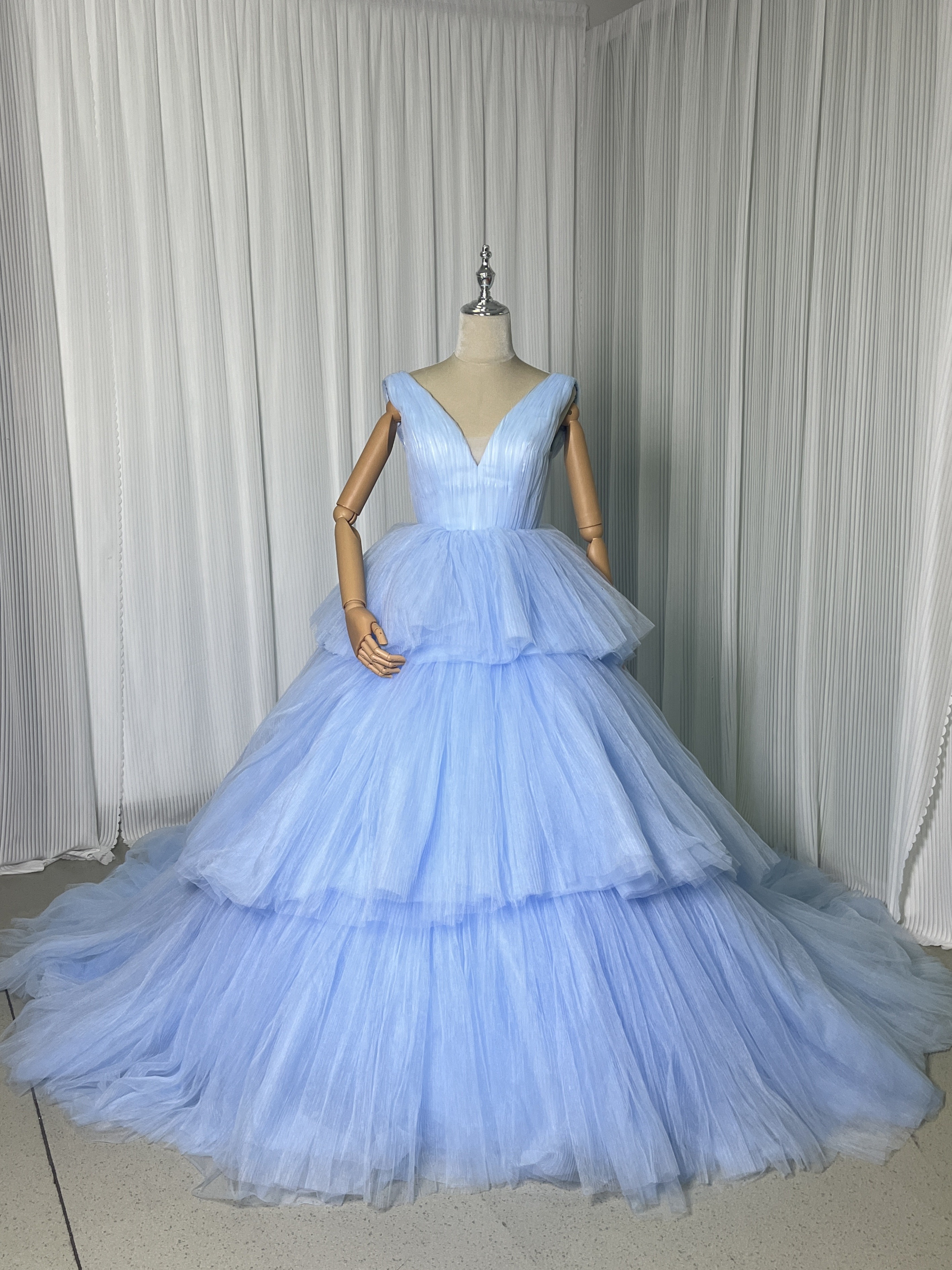 カラードレス カラードレスカラードレス オンショルダードレス 華やかなトレーン フレアスカート Vネックドレス 花嫁 44,844円