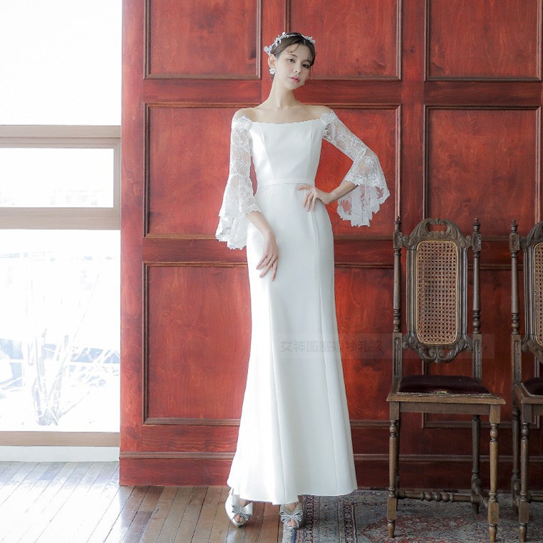新型の軽いウェディングドレスのレースの気質の1字の肩の森系の超仙のシンプルで気前が良いです