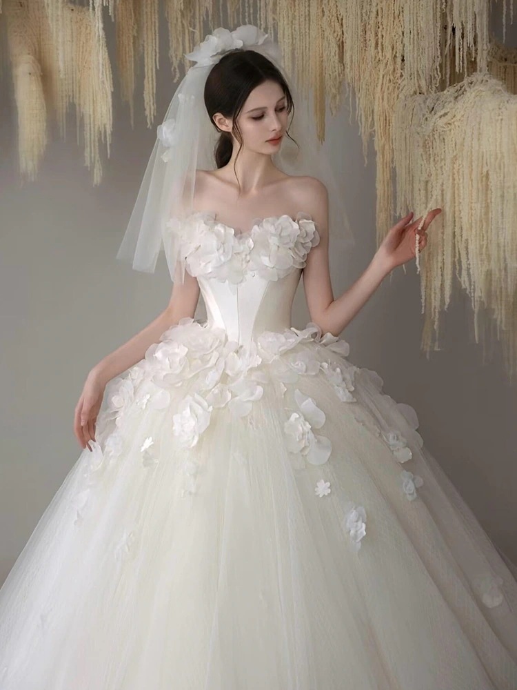 軽いウェディングドレスの花嫁2025メイン糸高級テクスチャ森甘い旅行撮影プリンセスアウト糸夏