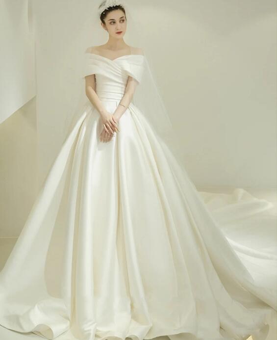 限定SALE!!大特価宮廷風ウェディングドレス　高級感ウェディングドレス 花嫁 結婚式 白 オフショルダー オフショル ブライダルドレス 前撮り 後撮り 撮影 ロング丈 二次会 かわいい 二次会ドレス