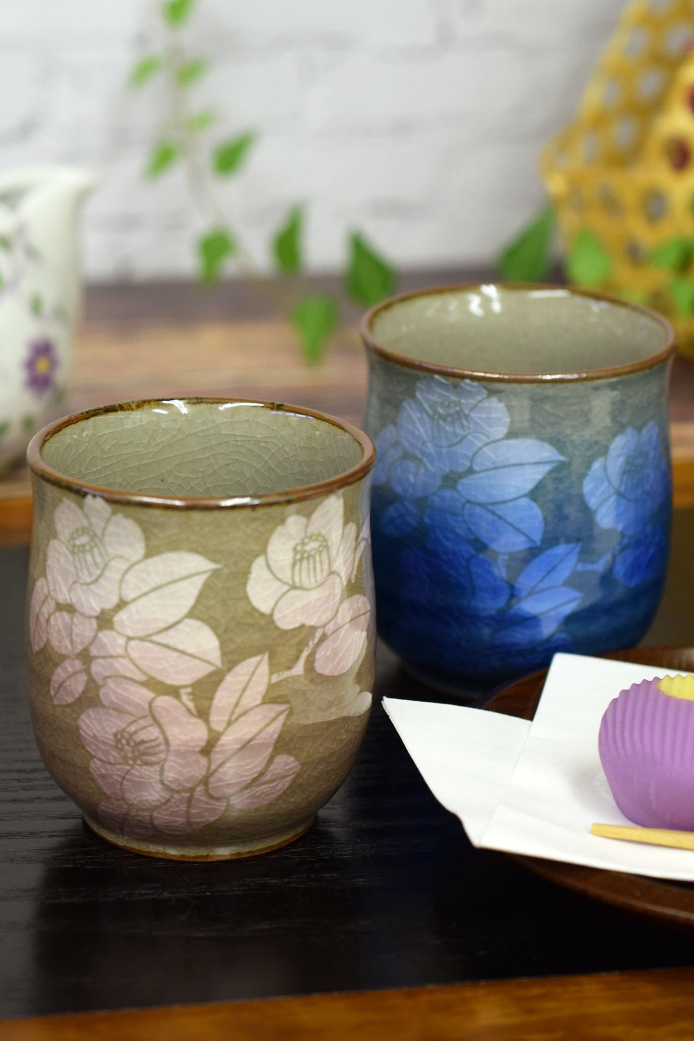 和座の蔵 おしゃれ ペア 湯呑み 九谷焼 夫婦湯呑み 銀彩山茶花 陶器 ブランド 和食器 日本製 結婚記念日 還暦祝い 古希祝い 喜寿祝い 傘寿祝い 米寿祝い プレゼント ギフト