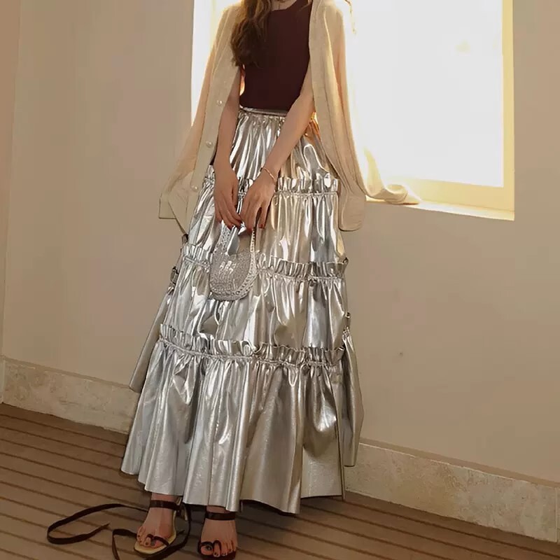 スカート レディース メタリックケーキ フリル メタリック ロングスカート ティアード 光沢感 脚長 美脚 スタイルアップ マキシ丈 ロング丈 Aライン シルバー 大人可愛い ママコーデ 韓国 母の日