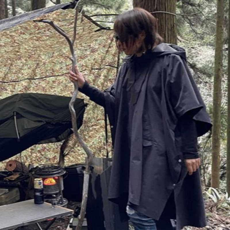 いちばんぼし　トランスフォームするアウトドアポンチョ『サコッチョ』(フリーサイズ/チャコールグレー)　22SS001F