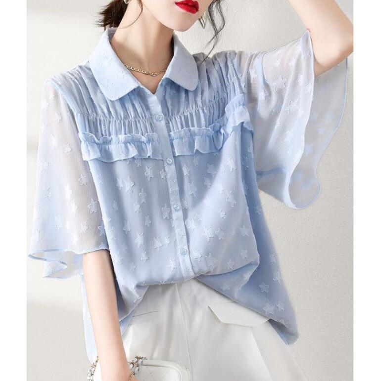 シフォントップスのフリルがゆったりシックなシャツ
