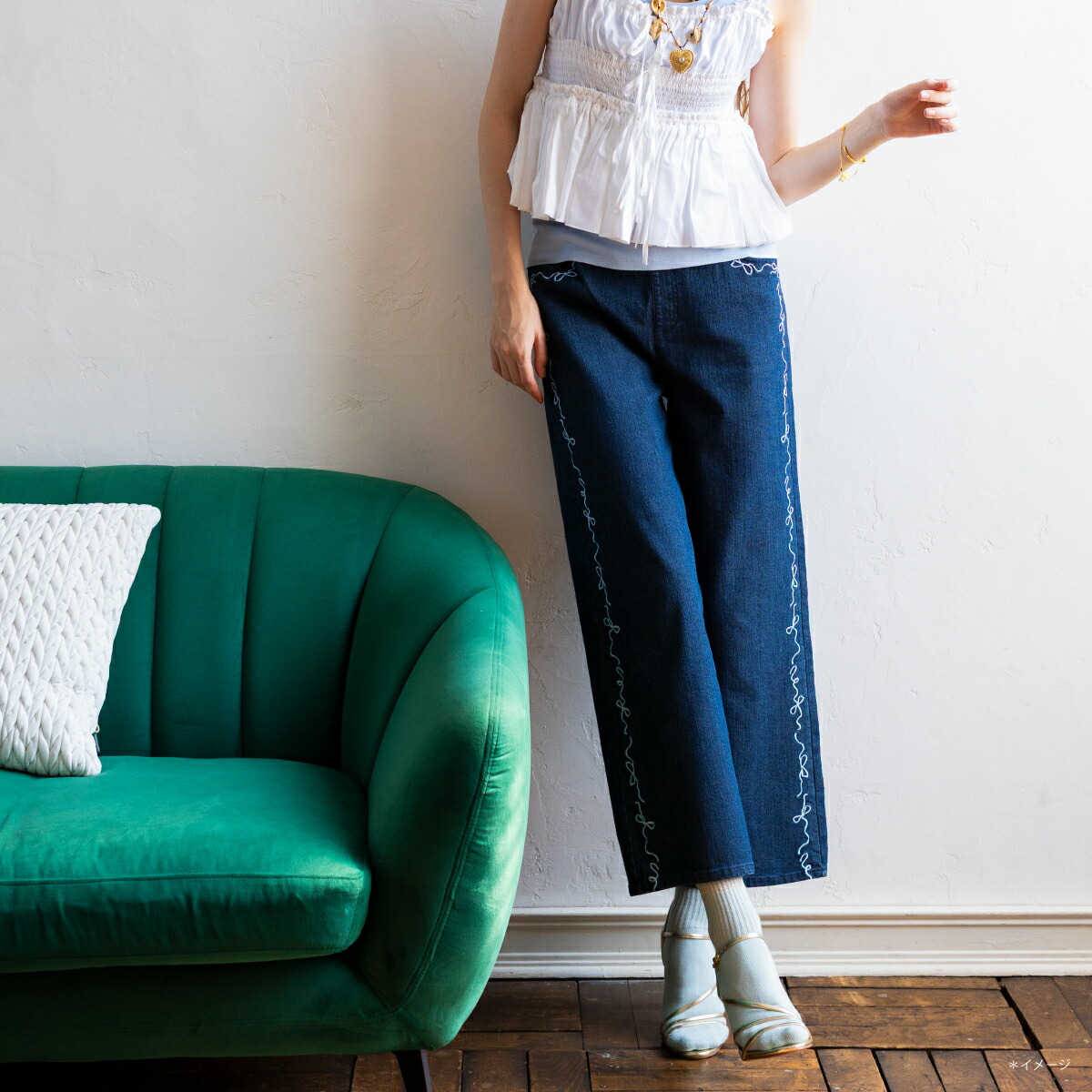 【靴下の岡本公式】17℃ レディース パンツ デニムサイドリボン刺繍セミワイド