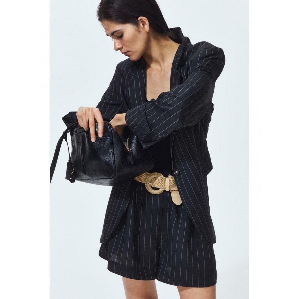 H&M ベルト付きリネンブレンドショーツネイビーブルーピンストライプ 1343104001