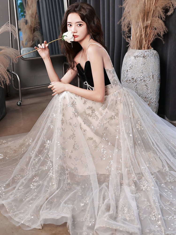 女性のためのストラップ小さなイブニングドレス2024夏の宴会気質ロングセクシーパーティー小柄な人はより白くスリムに見えます