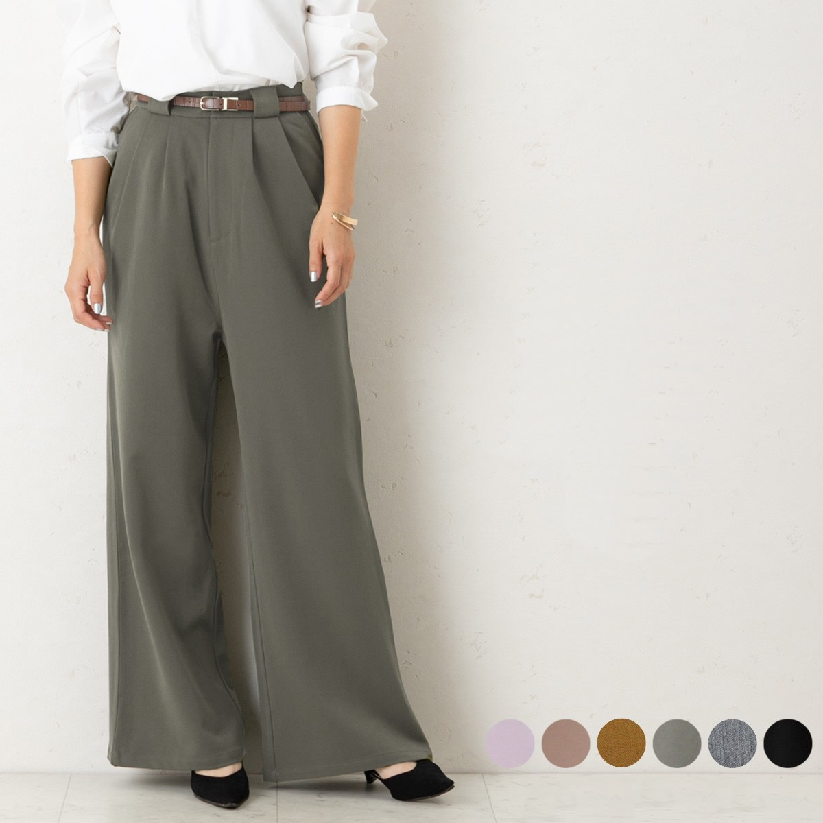【ゑとらんぜ】肌触りも良く少し光沢があり柔らか きれいなシルエットが特徴のツータックフレアワイドパンツ
