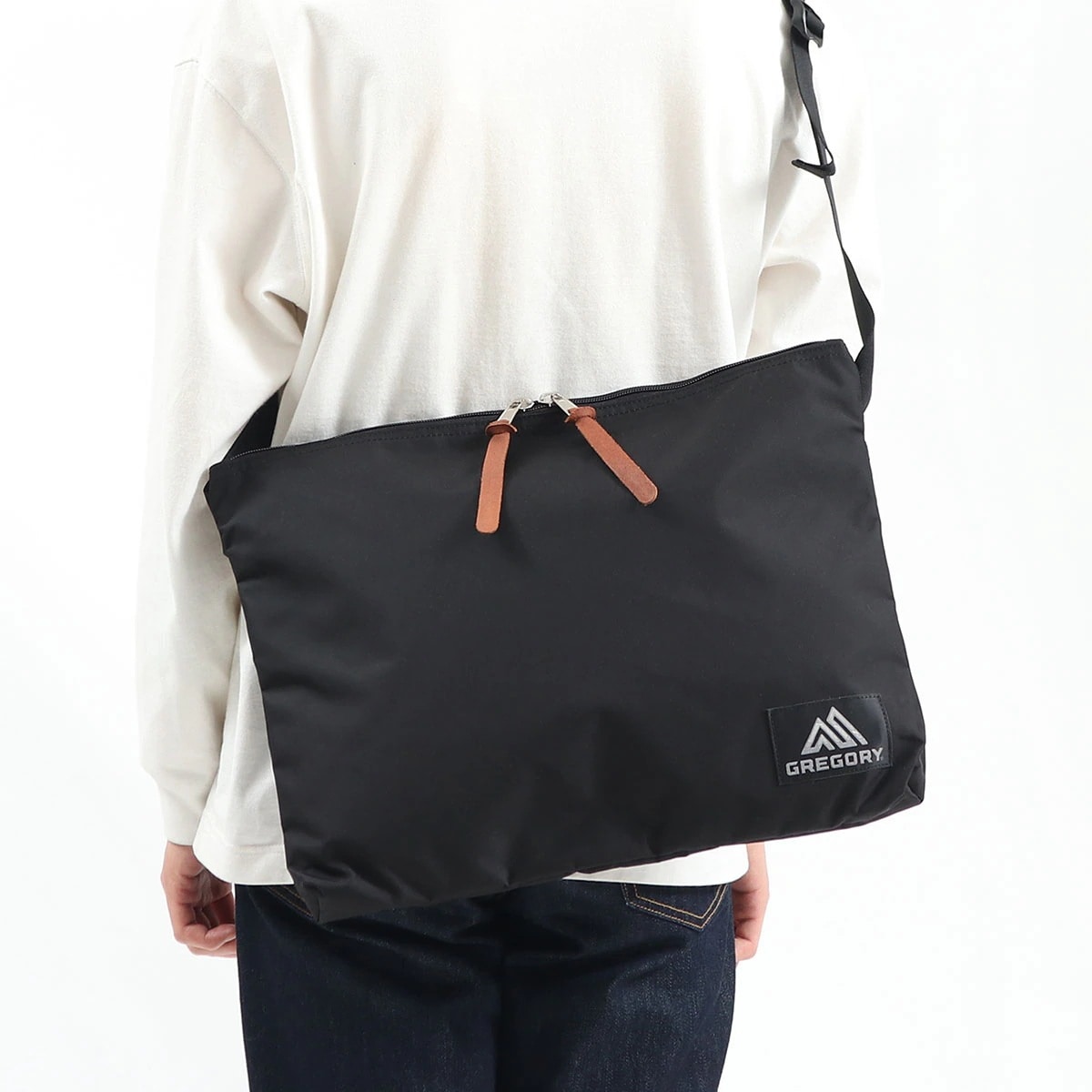 日本正規品 クラシック イージーメッセンジャー メッセンジャーバッグ 軽量 12.5L A4 B4