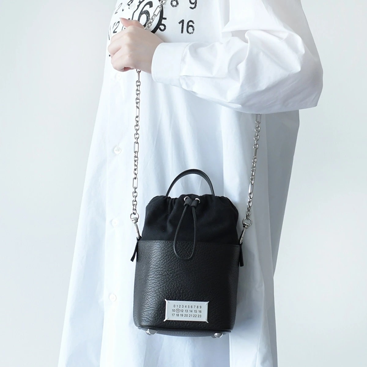 5AC バケットバッグ 2WAY ショルダーバッグ ハンドバッグ ブラック レザー S61WG0035P4348