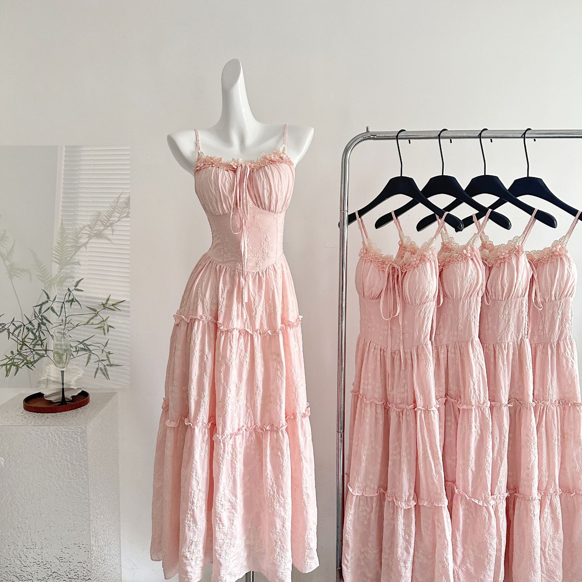 【急速出荷】リゾート風レースロマンティック桜ピンクパッチワークフラワーキャミソールワンピースフレンチノースリーブロングスカート