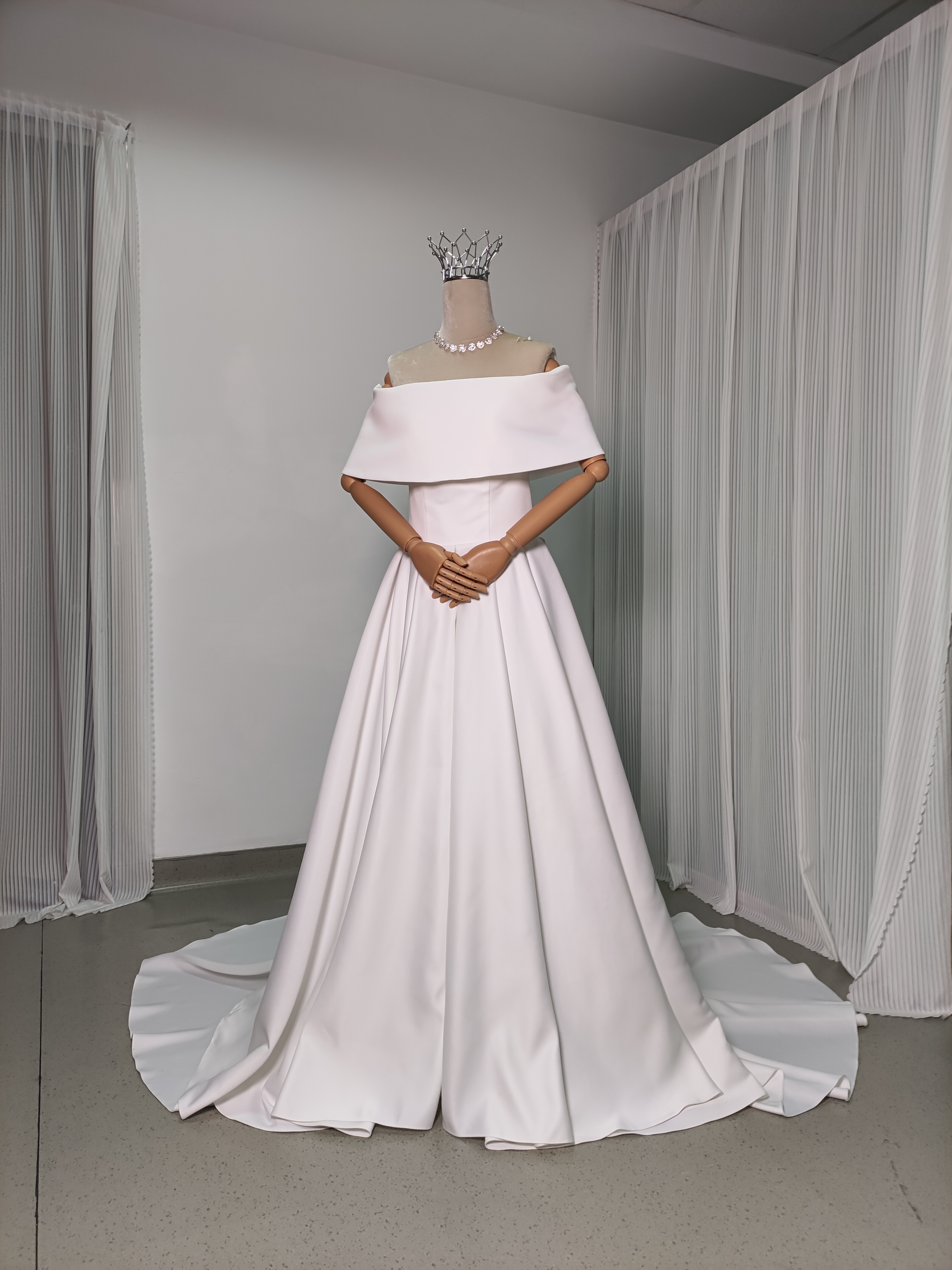 エレガント ウェディングドレス オフショルダー Aライン 編み上げ 快適な生地 二次会 演奏会ドレス