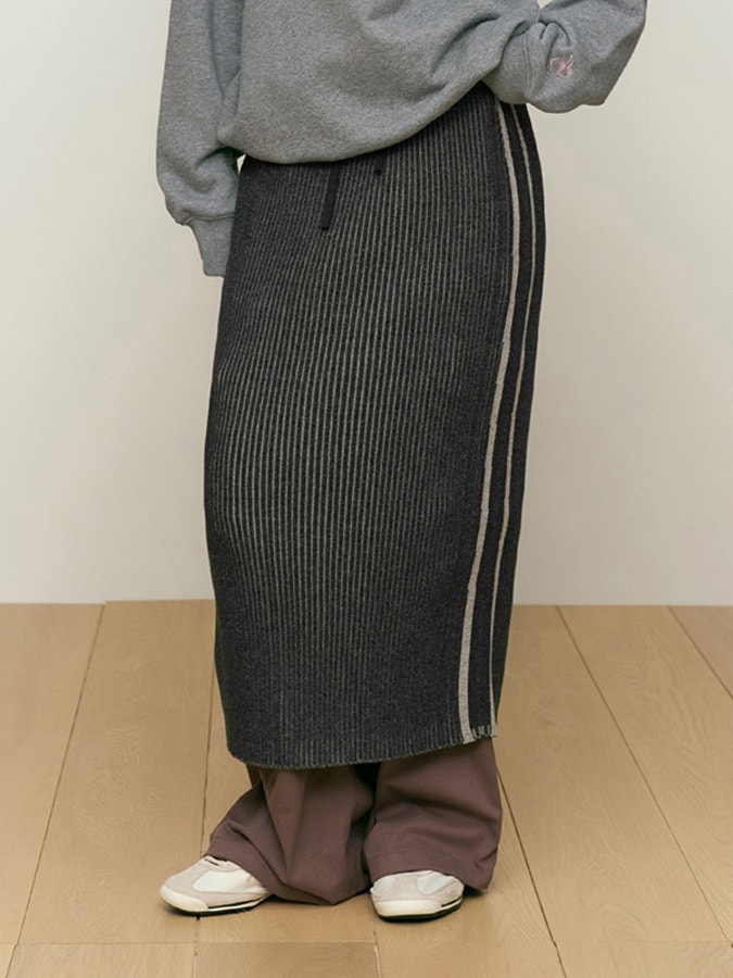 GARMENT KNIT LONG SKIRT [CHARCOAL]