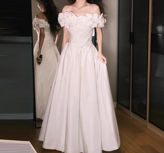 ウエディングドレス オフショルダー ハンドドレープ Aライン クラシカル ふわふわドレス 結婚式