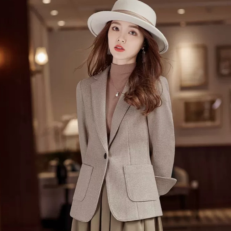 アウター デート ジャケット 上着 袖あり 長袖 かわいい 大人可愛い きれいめ シンプル カジュアル 大人 上品 おしゃれ お洒落 主役級 存在感 春 秋 10代 20代 30代 レディース 女性用