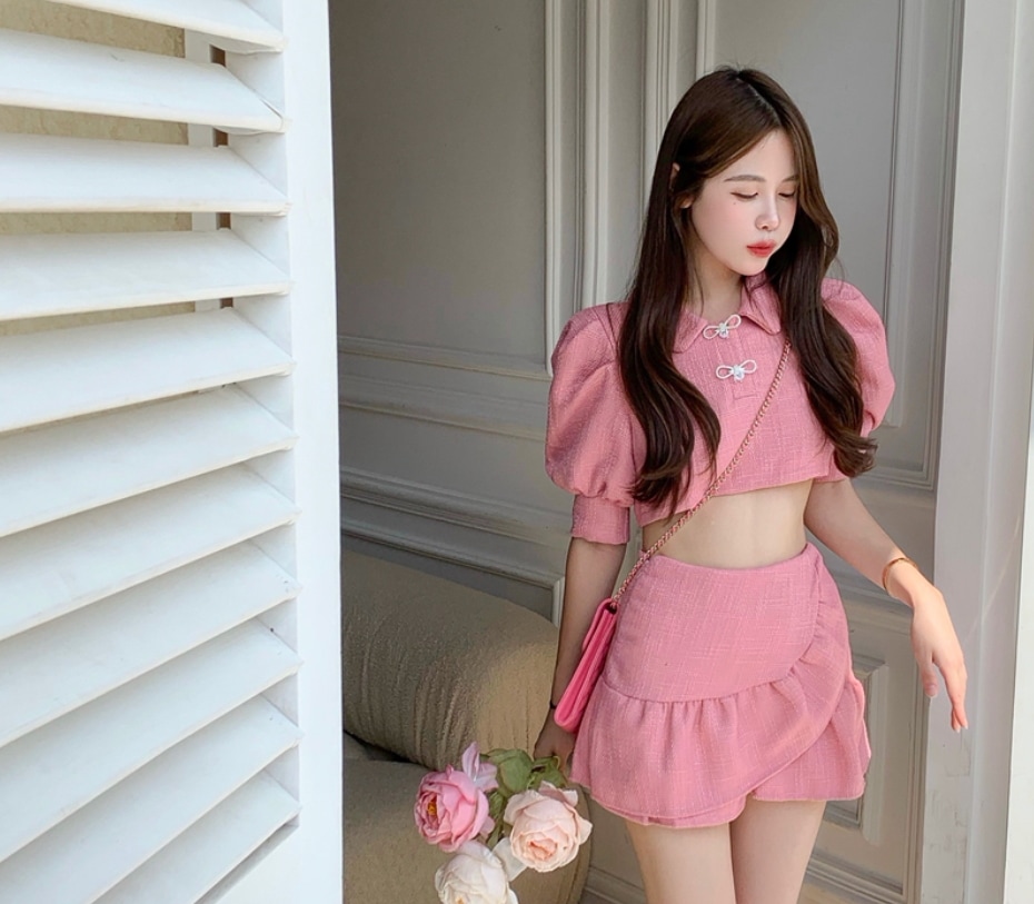 ティアードデザイン セットアップ ミニ丈 ショート丈 袖あり ボリューム袖 パフスリーブ 襟付き 上下セット ツーピース かわいい シンプル キュート 個性的 無地 春 夏 10代 20代 レディース