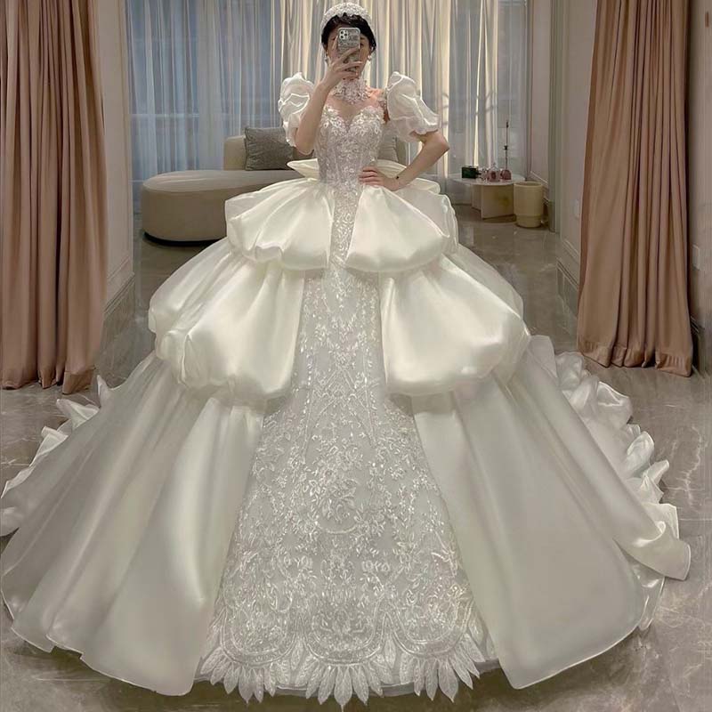 必見ウェディングドレス パフスリーブ プリンセスドレス 白 結婚式ドレス ビーズ スパンコール 高級感 お姫様トレーンドレス 花嫁ドレス 立ち襟 ウェディングドレス 袖あり 二次会ドレス ホワイトドレ
