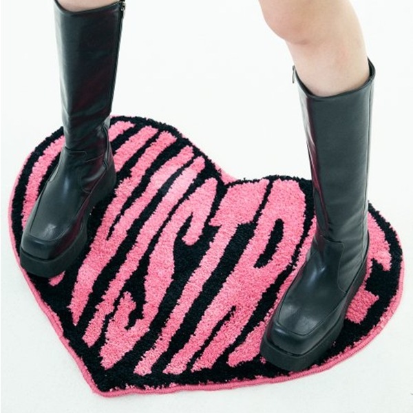 MZ LUV HEART RUG