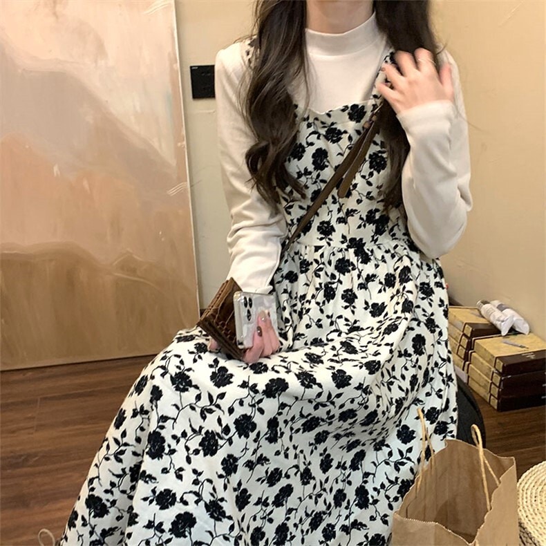 ワンピース 小花柄 Aラインタートルネック デート ミモレ丈 ロング 花柄 韓国 モノトーン ハイネック ふわふわ ガーリー かわいい 春 きれいめ シンプル 大人 上品 おしゃれ 大人女子