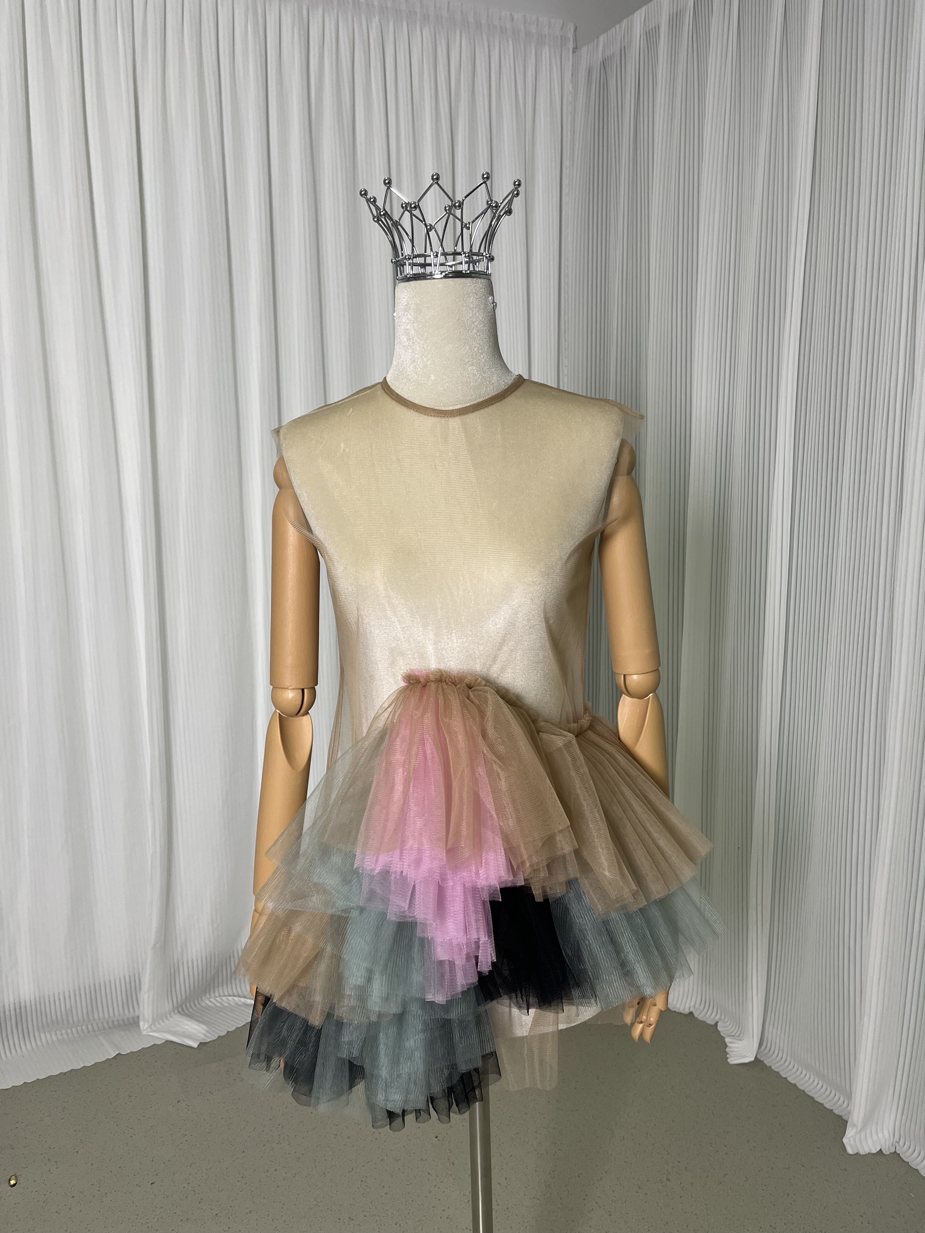 トップス レインボー ノースリーブ デザイン感 前撮り 抜群のおしゃれ見え ふわふわ 可愛い