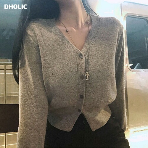 Vネックミニチャームカーディガン