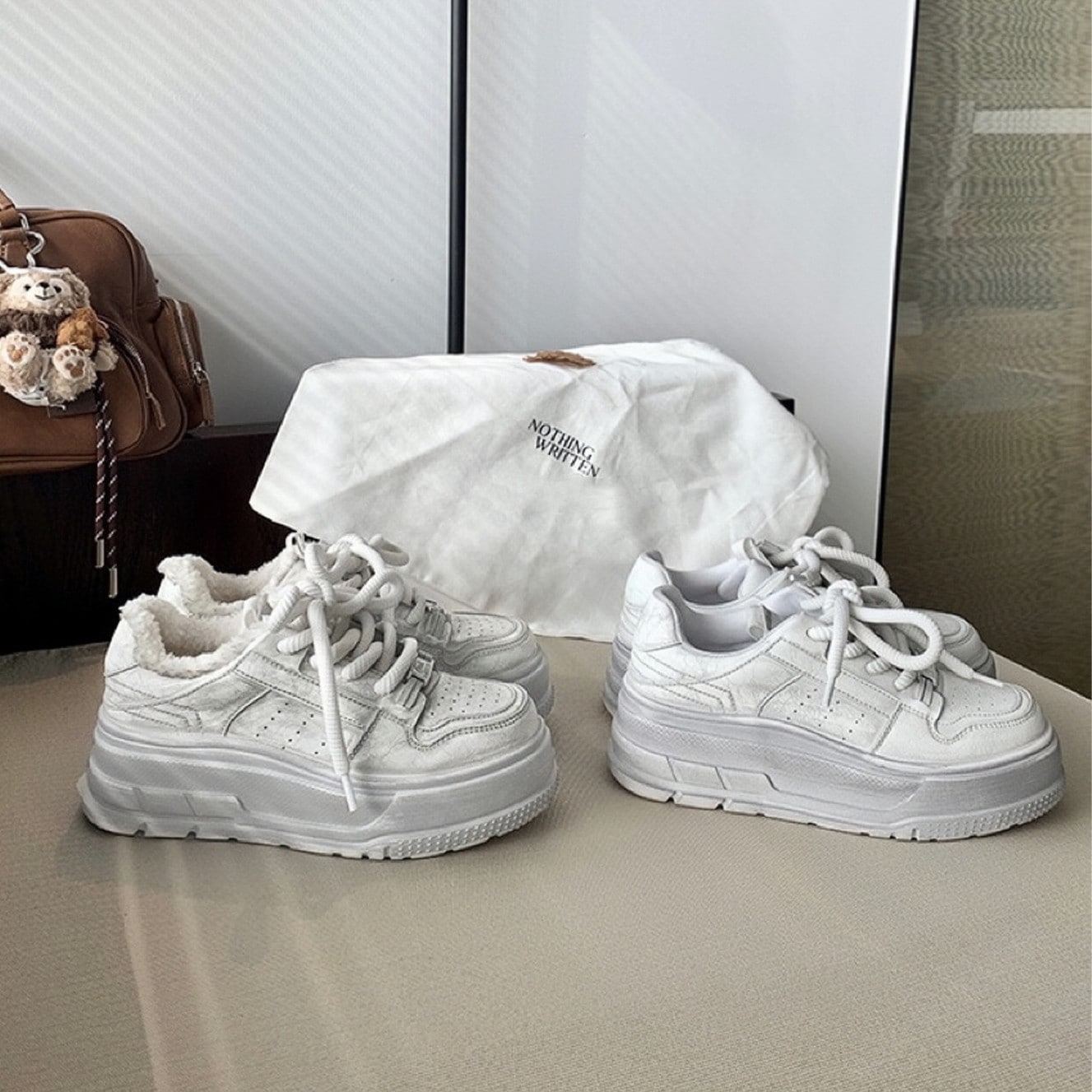 11111 Cowhideバージョンスーイニン6cmの水を浮かべる荒れ地スタイルは女性の汚れたボードシューズのための6cmの厚い厚手のカジュアルな白い靴として使用されています 222