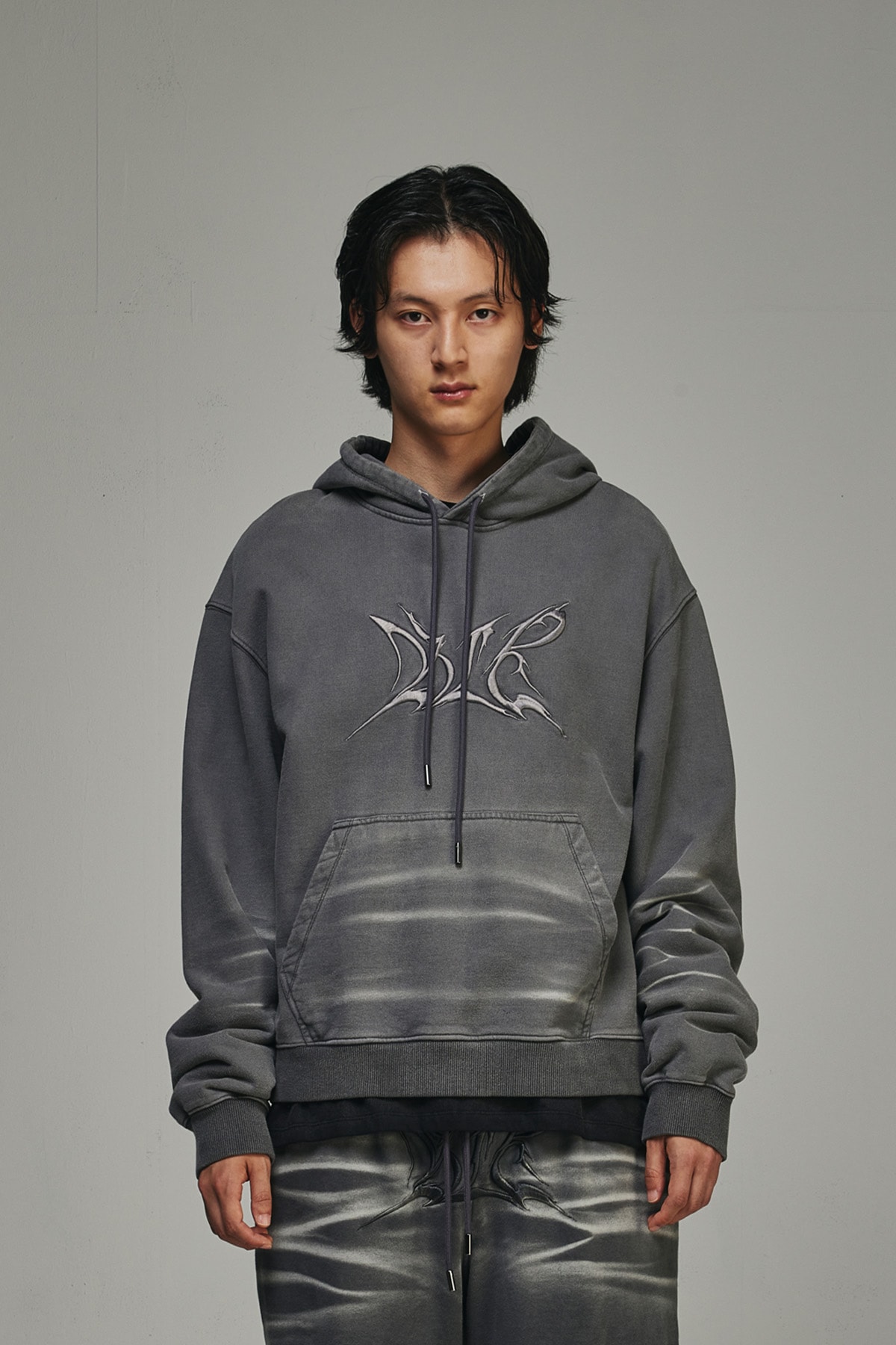 【BLR】 EMBROIDERY WASHED HOODIE