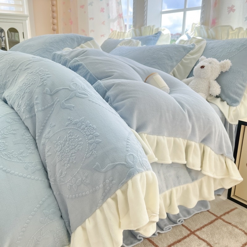 レースの縁取りと彫刻が施されたミルクフリースの 4 点寝具セット高重量で厚みのある豪華な冬用寝具セットコーラルフリースの寝具セット