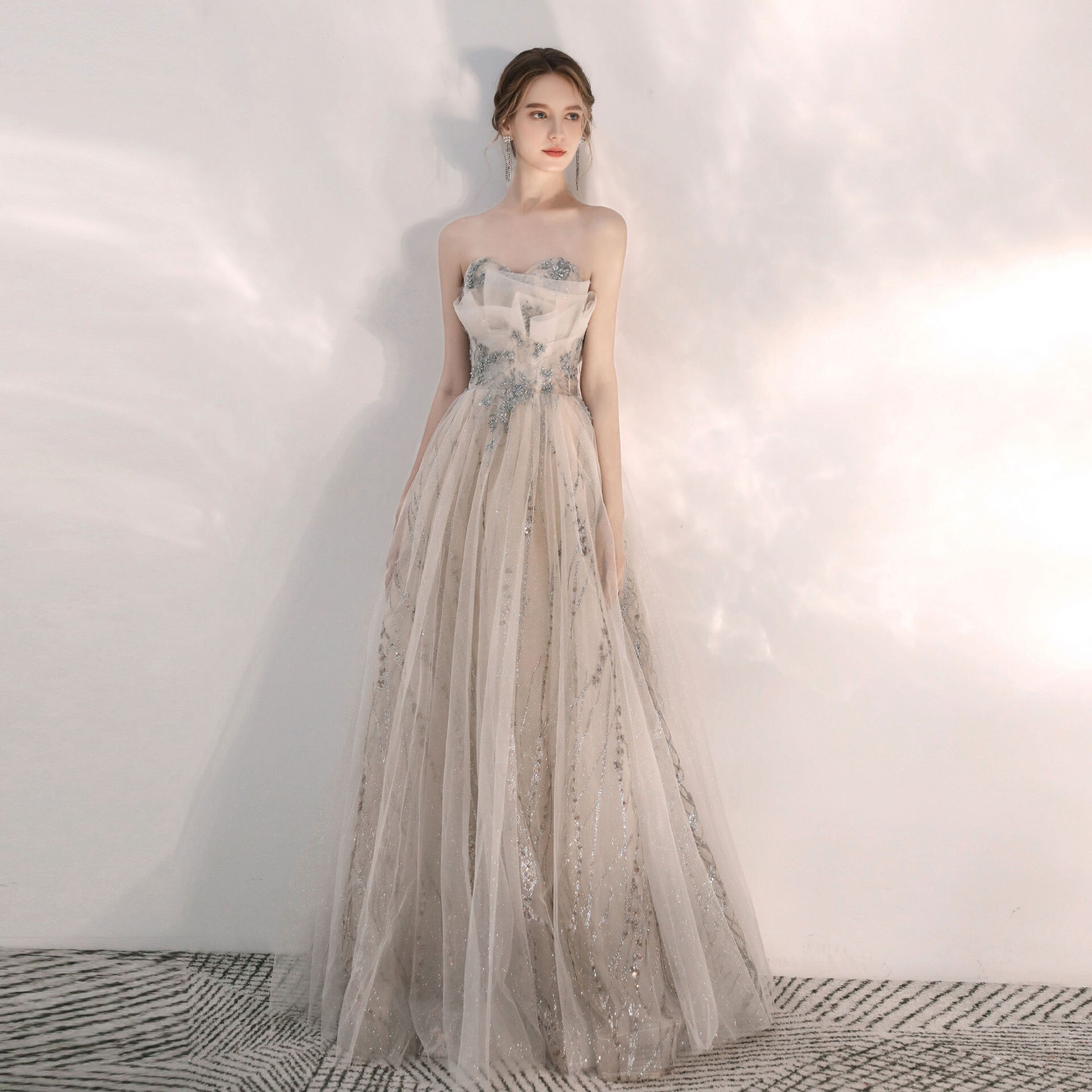 春ワンピース 2024ニューデザイン 気質 高級感 花嫁ロングドレス結婚式ワンピース発表会 ドレス同窓会 ドレス演奏会 ドレス発表会 ドレス卒業式 ドレスドレス ウェディングドレス成人式お