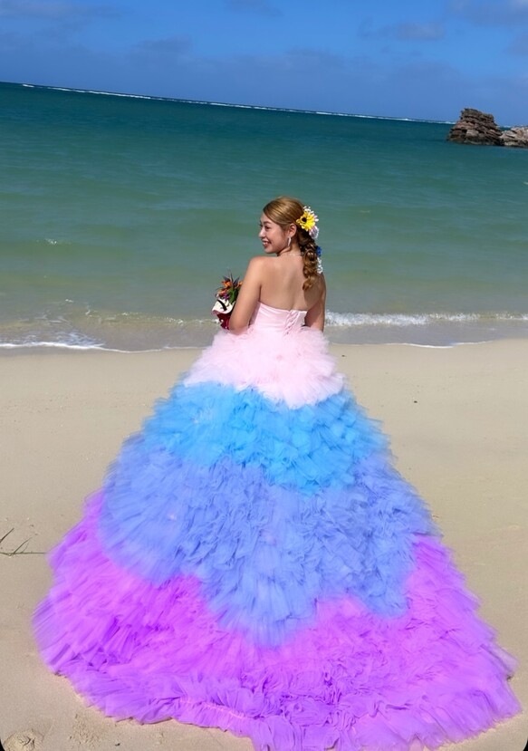 実例写真！ カラードレス レインボー ベアトップ ビスチェタイプ プリンセスライン 花嫁 フレアスカート