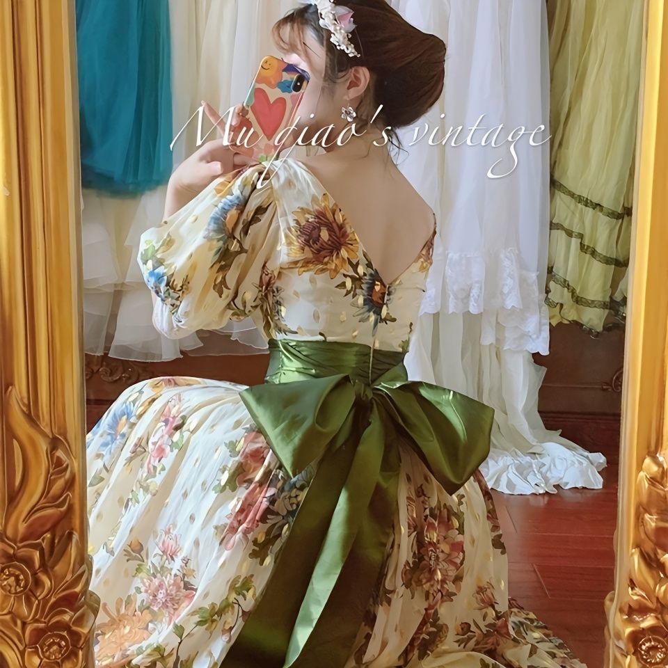 2024年秋冬 ヴィンテージ ビッグスイングスカート付き ホットスタンププリント ストラップボウドレス