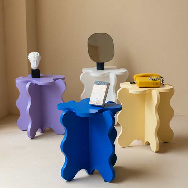 【3日で出荷】サイドテーブル うねうねサイドテーブル テーブル ウェーブ ベッドサイドテーブル ミニデスク 北欧 おしゃれ 韓国インテリア レトロ