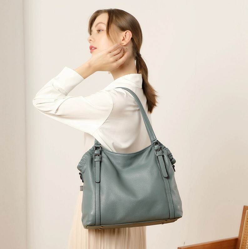 ショルダーバッグ レディースバッグ バッグ バック カバン かばん 鞄 通勤バッグ 肩がけバック 肩掛けバック 大容量 収納 多収納 便利 軽量 柔らかい スクエア型 ファスナー レザー かわいい 大