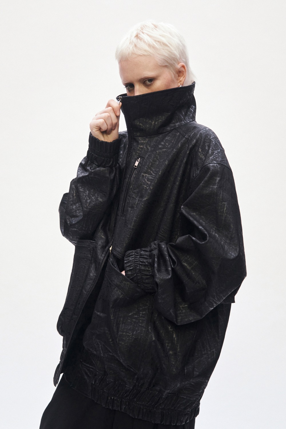 【TREEMINGBIRD】 HIGE-NECK CRACK LEATHER BLOUSON : BLACK