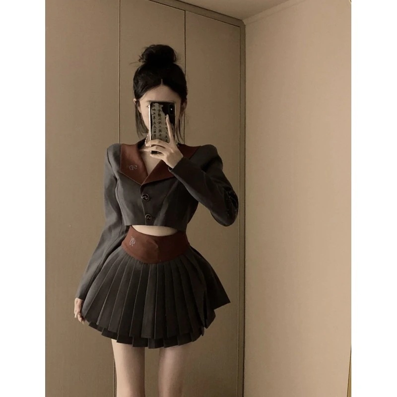 涼しく楽ちんセットアップ二点セット2025秋の作カレッジスタイルホットガール上級センスショートセクションブレザーハイウエストスキニープリーツスカート韓国